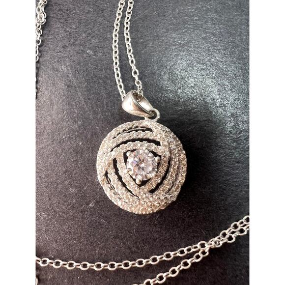 Cz swirl circle sterling silver pendant and chain - Picture 9 of 11